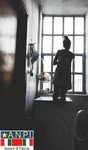 Fuori da una finestra il mondo va avanti