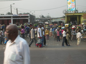 Kinshasa per strada (foto di Fabiana D'Ascenzo - 11/08/05)