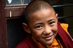 sorriso di un giovane monaco