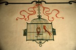 murale e gabbia per gli uccellini